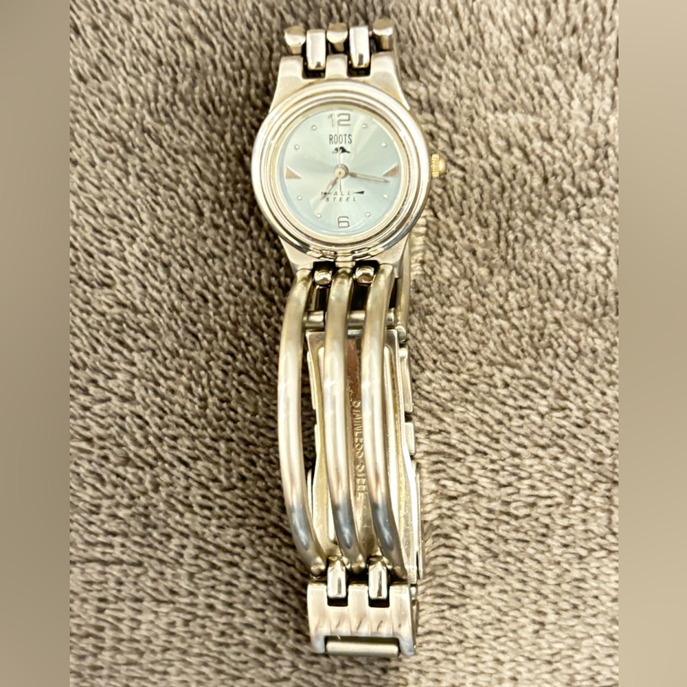 Roots Canada watch